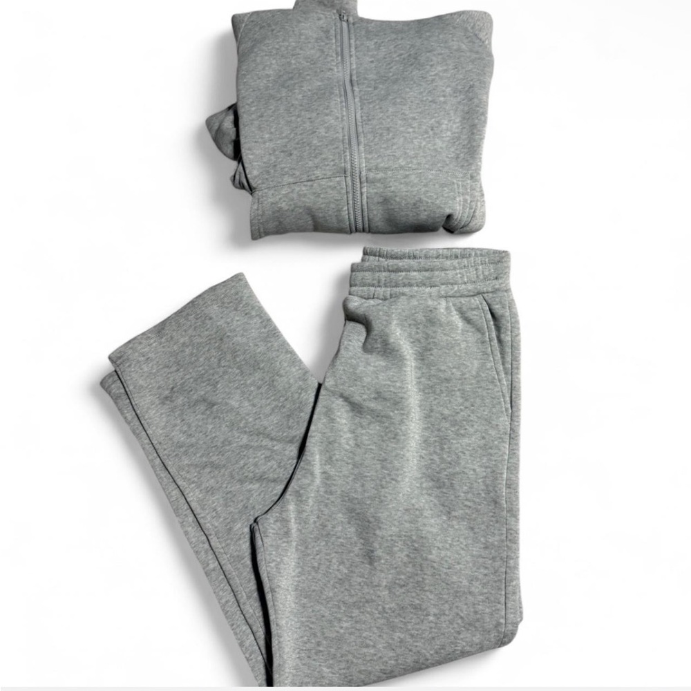 Forever 21 Men’s Gray Joggers and Zip-up hoodie
